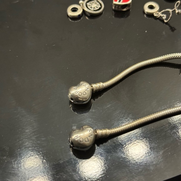 2 pandora bracelets and 14 charms - Picture 7 of 11